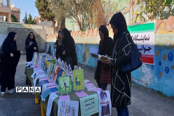 جلسه آموزش خانواده ویژه اولیا دانش‌آموزان در محمودآباد