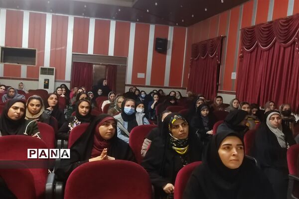 جلسه آموزش خانواده ویژه اولیا دانش‌آموزان در محمودآباد