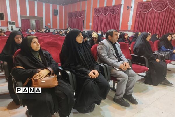 جلسه آموزش خانواده ویژه اولیا دانش‌آموزان در محمودآباد