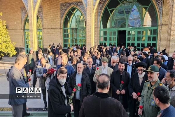 گل باران مزار شهدای گمنام شهرستان ورامین