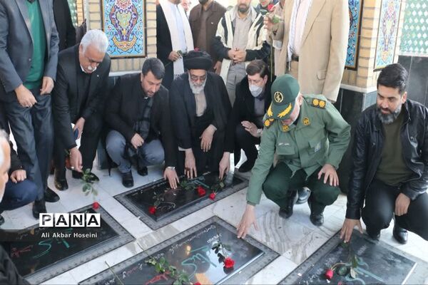 گل باران مزار شهدای گمنام شهرستان ورامین