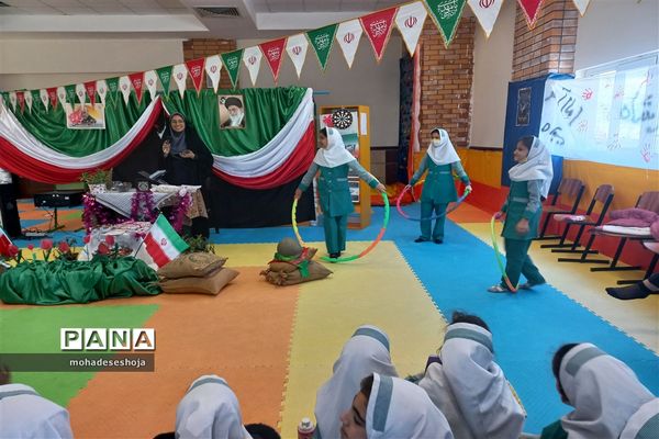 جشن دهه فجر در آموزشگاه صدیقه‌کبری شهرستان فیروزکوه