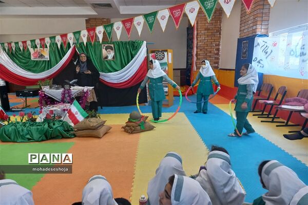 جشن دهه فجر در آموزشگاه صدیقه‌کبری شهرستان فیروزکوه