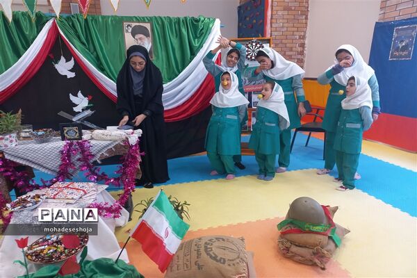 جشن دهه فجر در آموزشگاه صدیقه‌کبری شهرستان فیروزکوه