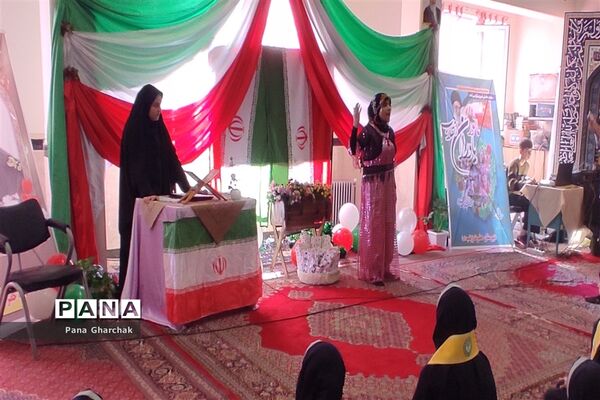 برگزاری مانور یاوران انقلاب در دبیرستان حضرت زینب (س) قرچک‌