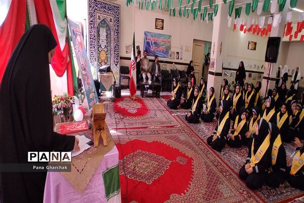 برگزاری مانور یاوران انقلاب در دبیرستان حضرت زینب (س) قرچک‌