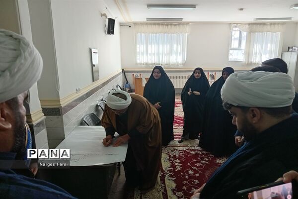 برپایی نمایشگاه «مدرسه انقلاب» در دبیرستان حضرت خدیجه(س) جعفرآباد قم