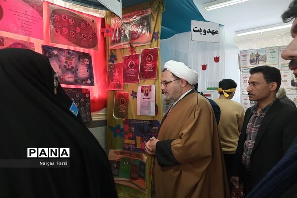 برپایی نمایشگاه «مدرسه انقلاب» در دبیرستان حضرت خدیجه(س) جعفرآباد قم