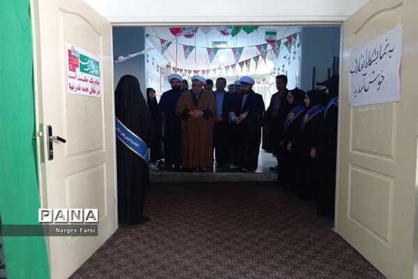 برپایی نمایشگاه «مدرسه انقلاب» در دبیرستان حضرت خدیجه(س) جعفرآباد قم