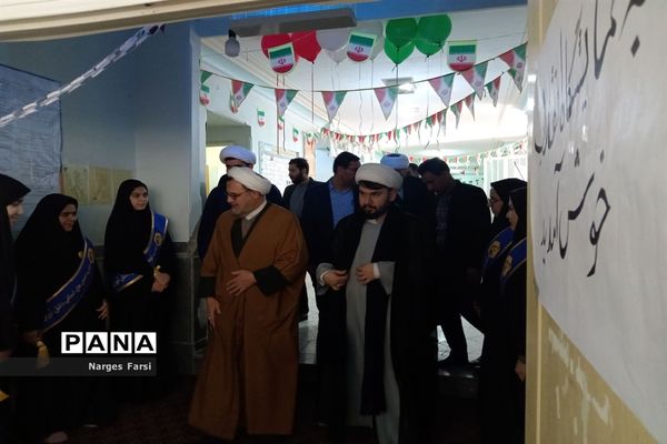 برپایی نمایشگاه «مدرسه انقلاب» در دبیرستان حضرت خدیجه(س) جعفرآباد قم