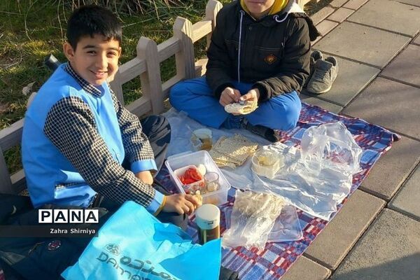 اردو در هوای پاک و اجرای بازی‌های همگانی در مدرسه شهید بهشتی یک ناحیه یک شهرری