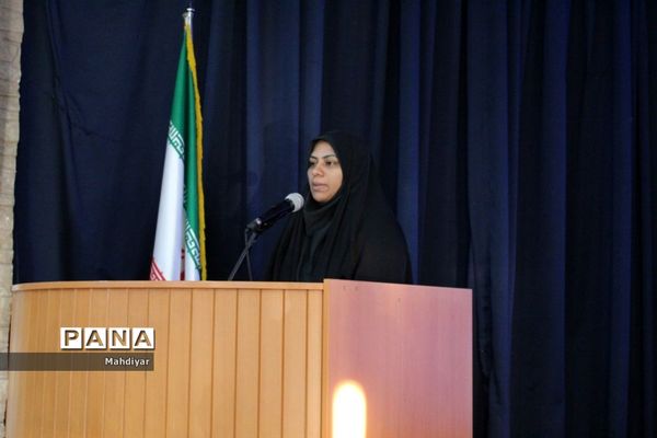 بدرقه دانش‌آموزان به اردو راهیان نور شهر جوادآباد