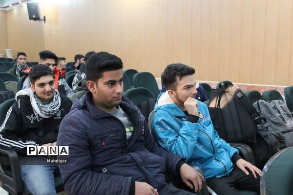 بدرقه دانش‌آموزان به اردو راهیان نور شهر جوادآباد