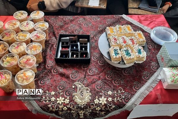 بزرگداشت ایام‌الله دهه فجر در مدارس ناحیه یک شهرری