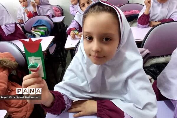بزرگداشت ایام‌الله دهه فجر در مدارس ناحیه یک شهرری