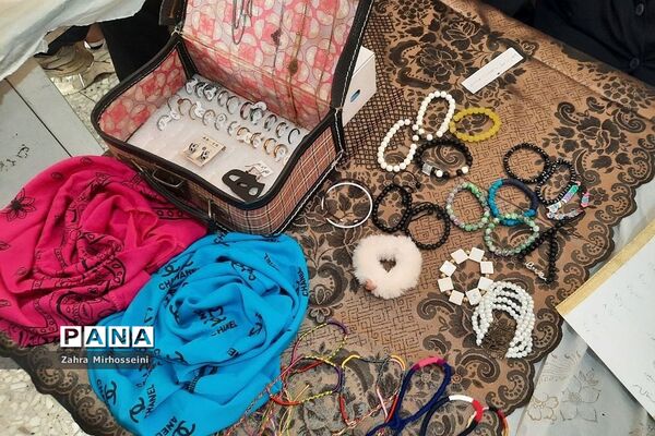 بزرگداشت ایام‌الله دهه فجر در مدارس ناحیه یک شهرری