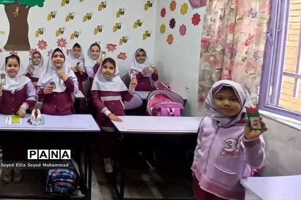 بزرگداشت ایام‌الله دهه فجر در مدارس ناحیه یک شهرری