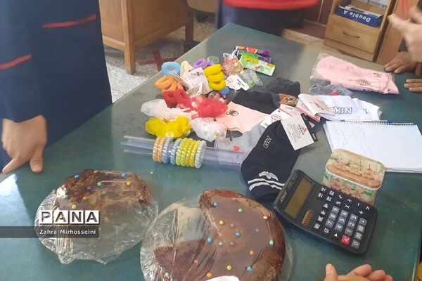 بزرگداشت ایام‌الله دهه فجر در مدارس ناحیه یک شهرری