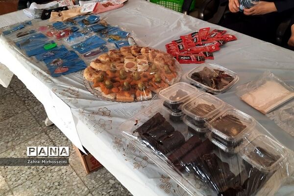 بزرگداشت ایام‌الله دهه فجر در مدارس ناحیه یک شهرری