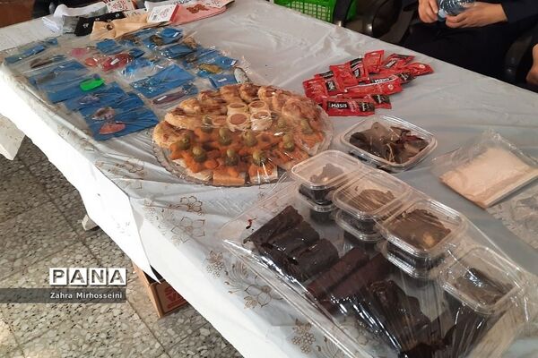 بزرگداشت ایام‌الله دهه فجر در مدارس ناحیه یک شهرری