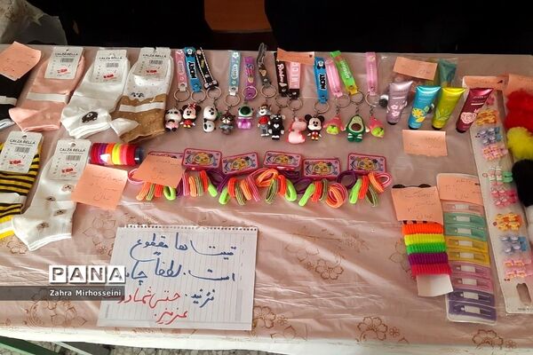 بزرگداشت ایام‌الله دهه فجر در مدارس ناحیه یک شهرری
