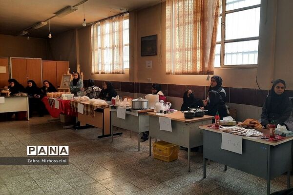 بزرگداشت ایام‌الله دهه فجر در مدارس ناحیه یک شهرری
