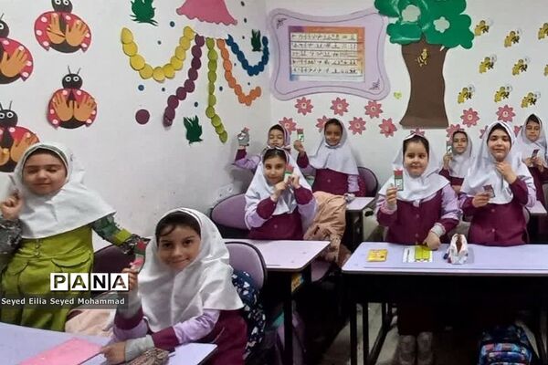 بزرگداشت ایام‌الله دهه فجر در مدارس ناحیه یک شهرری
