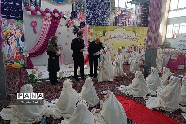 جشن عبادت و بندگی دانش‌آموزان دختر دبستان عصمت نصیرشهر