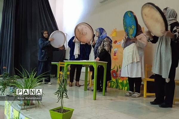 جشن مبعث و پیروزی انقلاب در کانون پرورش فکری کودکان و نوجوانان اندیشه