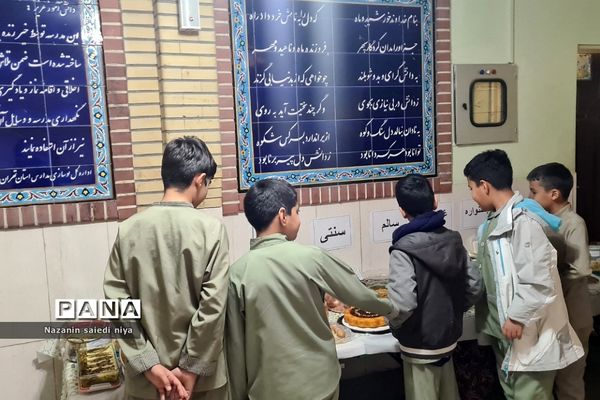 جشنواره غذای سالم در ایام دهه فجر در دبستان هموطن۲ رودهن