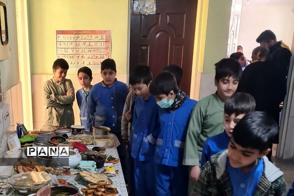 جشنواره غذای سالم در ایام دهه فجر در دبستان هموطن۲ رودهن