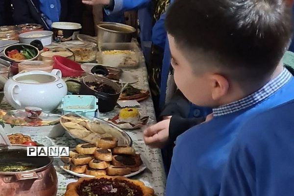 جشنواره غذای سالم در ایام دهه فجر در دبستان هموطن۲ رودهن