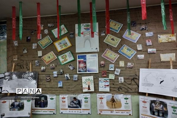 افتتاحیه نمایشگاه مدرسه انقلاب در دبیرستان هفده شهریور شهرستان فیروزکوه