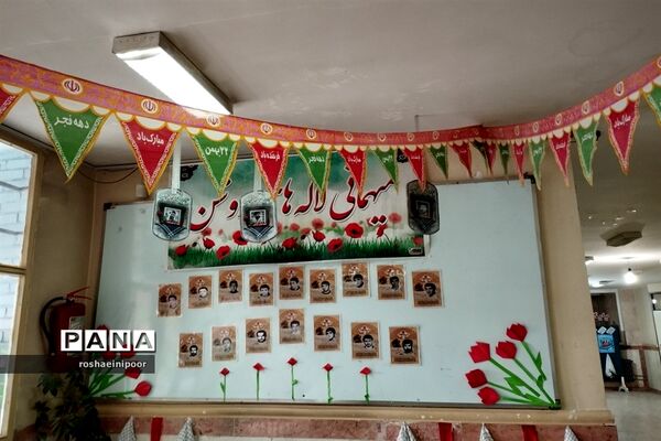 افتتاحیه نمایشگاه مدرسه انقلاب در دبیرستان هفده شهریور شهرستان فیروزکوه