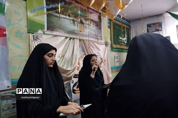 افتتاحیه نمایشگاه مدرسه انقلاب در دبیرستان هفده شهریور شهرستان فیروزکوه