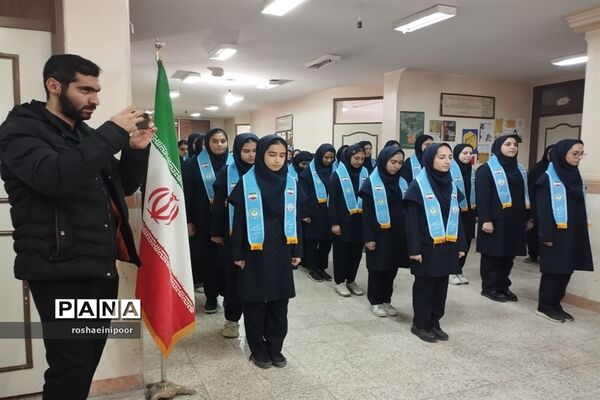 افتتاحیه نمایشگاه مدرسه انقلاب در دبیرستان هفده شهریور شهرستان فیروزکوه