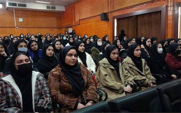 دومین جشن تکلیف سیاسی رای‌اولی‌ها برای دانش‌آموزان دختر ورامین/فیلم