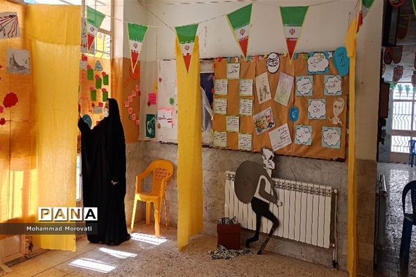 بازدید از نمایشگاه مدرسه انقلاب  شهرستان مانه و سملقان