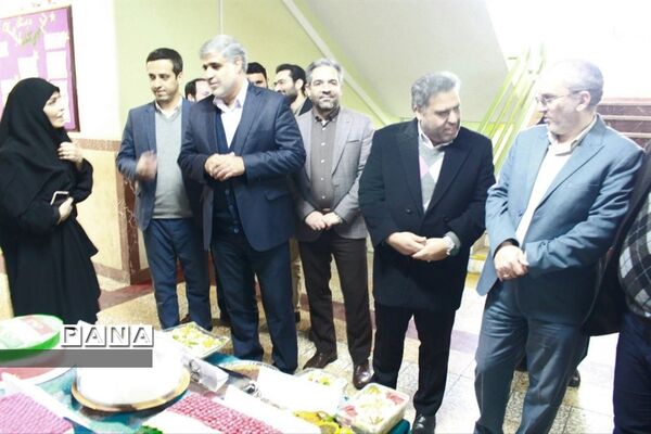 جشنواره کیک جشن انقلاب در مدرسه امام موسی کاظم (ع)