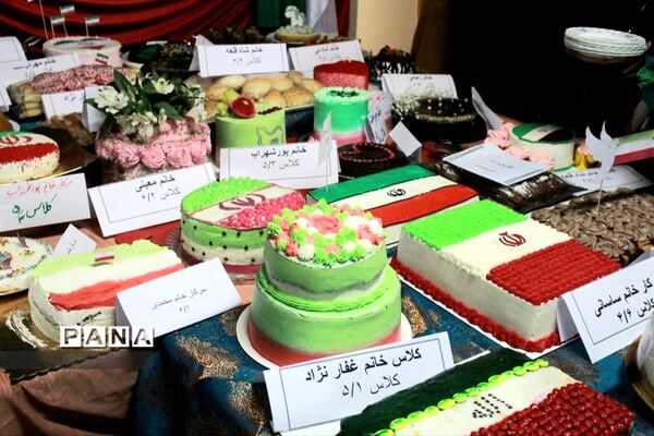 جشنواره کیک جشن انقلاب در مدرسه امام موسی کاظم (ع)