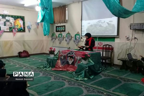 مراسم جشن دهه فجر در دبیرستان شهید برقعی یک قم