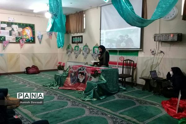 مراسم جشن دهه فجر در دبیرستان شهید برقعی یک قم