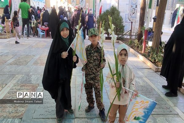 گلباران مزار شهدای قم در دهه فجر