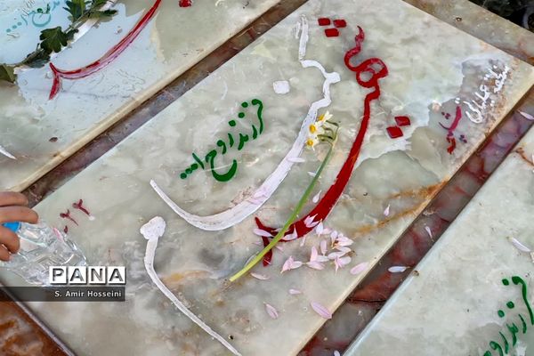 گلباران مزار شهدای قم در دهه فجر