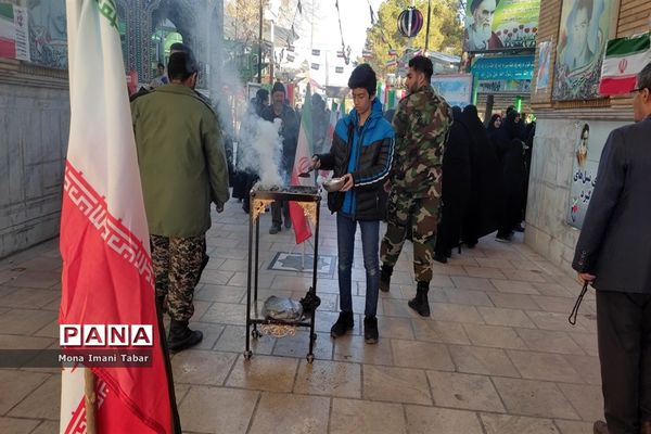 گلباران مزار شهدای قم در دهه فجر