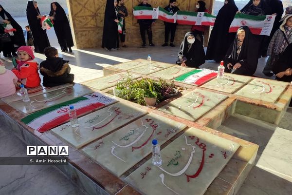 گلباران مزار شهدای قم در دهه فجر