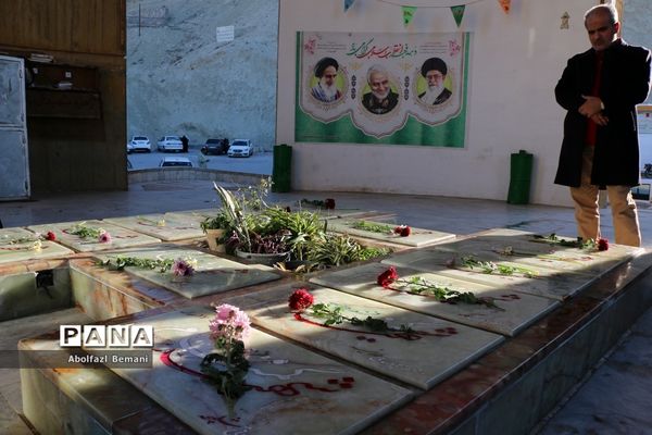 گلباران مزار شهدای قم در دهه فجر