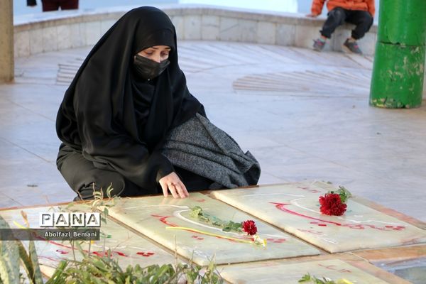 گلباران مزار شهدای قم در دهه فجر