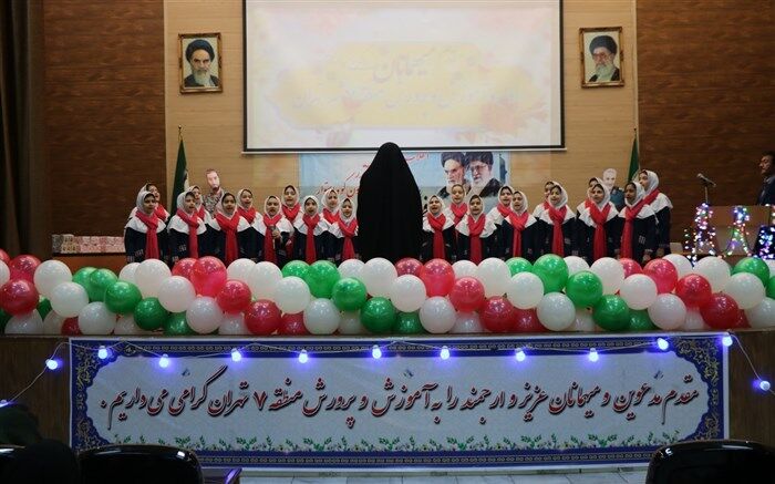 برگزاری جشن پیروزی انقلاب توسط دانش آموزان