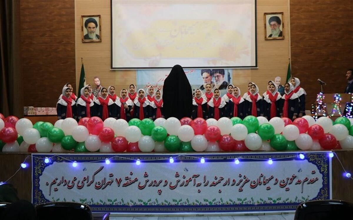 برگزاری جشن پیروزی انقلاب توسط دانش آموزان